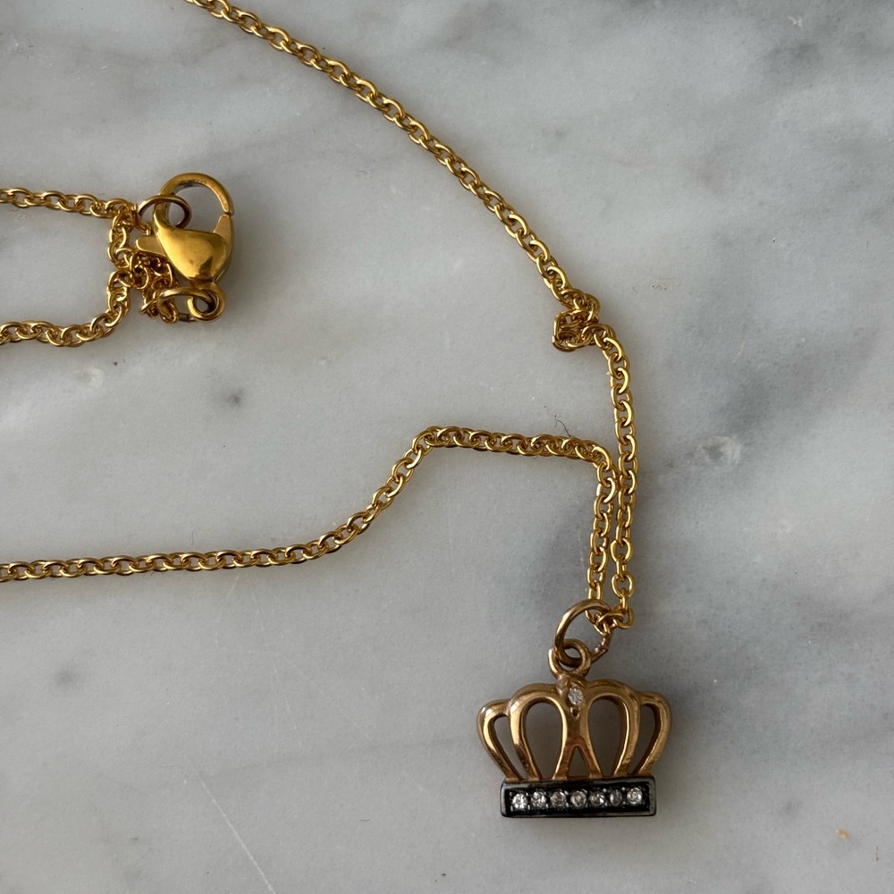 Stella & Dot Gold Crown Pendant Necklace